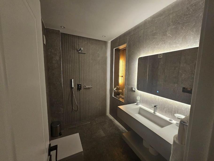 Blloku Suites, City Centre,티라나 외부 사진